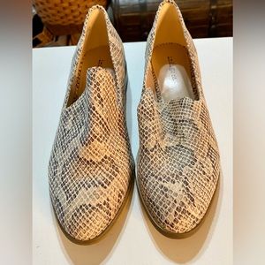 Indigo brand women’s loafer.